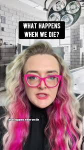 “Embalming is like a spa day for the deceased” 💅🏻🧖🏻‍♀️🫧 @Lauren the  Mortician takes us step-by-step through embalming a body #paranormaltiktok  #laurenthemortician #mortician #death #facts