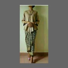 Jual baju kondangan couple, sarimbit, baju batik, baju kondangan, batik pria, batik. Jual Baju Couple Kebaya Kondangan Kekinian Terbaru Lazada Co Id
