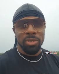 Worst commentator in the fight game history