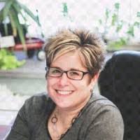 Beth Reitz's Instagram, Twitter & Facebook