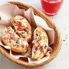 Petits Pains Farcis Au Homard Une Version Mini Du Populaire Lobster Roll Lobster Recipes Recipes Lobster Dishes