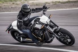 Harley Davidson Revela A Power Cruiser Fxdr 114 Motociclismo Online