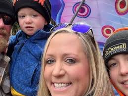 Fundraiser for Stephanie Bowhay by Lindsey Gill : Help John's Family Stay  Close During Crisis