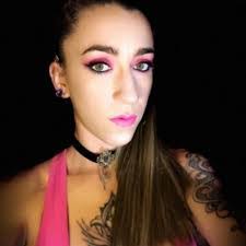 Stephanie Benard's Instagram, Twitter & Facebook