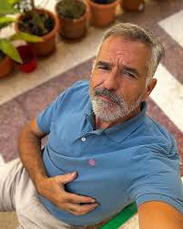 Hello everyone, my name is Daniel Collinson. I'm from San Diego,  California, and I am a widower. I'm here with an open heart, looking for a  strong and genuine relationship that can