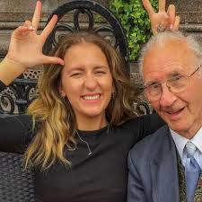 Young woman's unlikely friendship with Edinburgh man, 98, goes viral