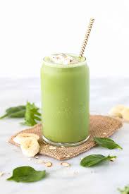 Here are 10 extremely low calorie green smoothies under 100 calories to help you increase your energy, improve your digestion, help you lose weight and give you glowing skin. Green Tea Matcha Smoothie Jessica Gavin