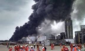 Resultado de imagen para presidente peña nieto en la petro quimica pajaritos