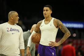 The lakers cut a 29 point lead to 12 with 7:38 left in the 4th quarter. The Advice That Helped Kyle Kuzma Fit With Lebron Anthony Davis Silver Screen And Roll