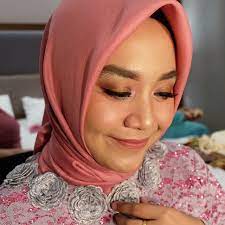 Waktu dan tempat menyesuaikan kesepakatan kedua belah pihak. Pin Oleh Dwi Divta Di Wisuda Wisuda Sma Wisuda Artis