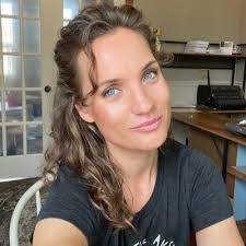 Jessica Erdman's Instagram, Twitter & Facebook