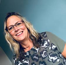 Can anyone recommend someone that can replace zips in coats please?