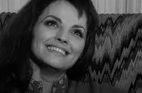 Le avant et le après (s01e22). Facebook