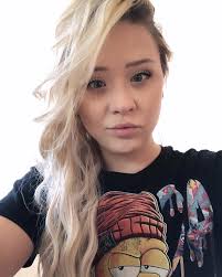 Anna Rey's Instagram, Twitter & Facebook