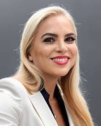 Karen Milliner's Instagram, Twitter & Facebook