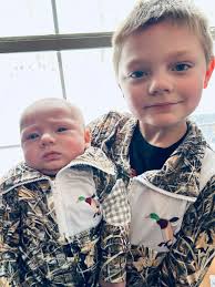 Who's ready for the cute spring/ summer outfits I know i am 🍓☀️ This  outfit is precious let me know if you want more details