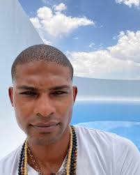 Vincent Herrington's Instagram, Twitter & Facebook