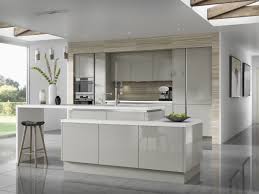 Light Grey With A Hue Of Brown Kitchen Cabinets It S Warm Enough That It Doesn T Cool The Kitchen Too Handleless Kitchen Glossy Kitchen Light Grey Kitchens