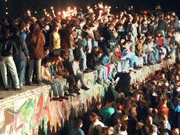 Berlin sollte von den alliierten gemeinsam verwaltet werden. 25 Jahre Mauerfall In Berlin Das Ende Einer Epoche Politik Vol At