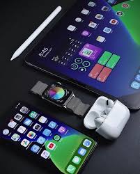 Epingle Par Itsssemily Sur Apple En 2020 Macbook Etui Iphone Produits Apple