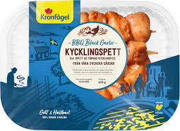 Kronfågel | vi är sveriges marknadsledande producent av kyld, fryst och förädlad kyckling. Bbq Kycklingspett Black Garlic Kronfagel Coop