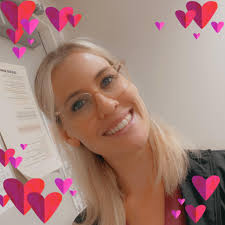 Buckhorn Lake depth and pontoon boat usage. Nearby shopping and amenities