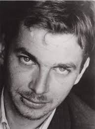 Ea, o tânără de o frumuseţe copleşitoare ce îţi rămânea adânc întipărită în suflet. 33 De Ani De La Moartea Lui Nichita StÄnescu Video Europa Fm