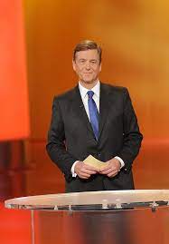 Die looks der deutschen nachrichtensprecherinnen im check. Claus Kleber Vom Anwalt Zum Beliebten Zdf Nachrichtensprecher Das Leben Des Tv Moderators