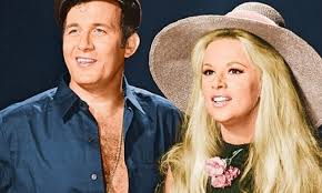 Contact αλικη βουγιουκλακη on messenger. Agnwstes Istories To 3ylo Poy Efage H Alikh Boygioyklakh Apo Ton Dhmhtrh Papamixahl Thn Prwth Nyxta Toy Gamoy Toys Zwh Iefimerida Gr