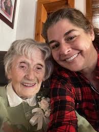 Mindy Conway's Instagram, Twitter & Facebook