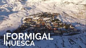 El final está situado en un alto sobre el que se asienta el castillo de cullera. Formigal Huesca A Vista De Drone Youtube