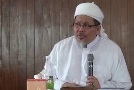 Setelah ditelusuri, dugaan tersebut dikonfirmasi oleh. Marah Besar Fotonya Diedit Tengku Zul Senin Depan Saya Adukan Mereka Ke Mabes Polri Fajar