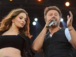 Later he released two solo albums under his stage name piasek. Andrzej Piaseczny Jest W Zwiazku Piosenkarz Zdradzil Szczegoly Radio Zet
