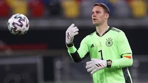 Find out what house the german goalkeeper lives in and have a look at his cars! 100 Landerspiele Fur Manuel Neuer Abenteurer Mit Helfersyndrom Sport Sz De