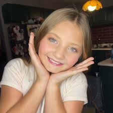 Makeup by Sarah DeClue (@stlglam314) • Instagram photos and videos