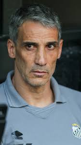 Vai aposentar? Futuro de Gil vira assunto no Santos, e Carille diz: "Acho  que não vai parar"