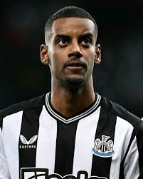 🚨 TRANSFER RUMOURS Manchester City have added Tottenham and Italy  left-back Destiny Udogie, 22, to a shortlist of potential signings as they  look to strengthen at full-back this summer. (Fabrizio Romano) Southampton