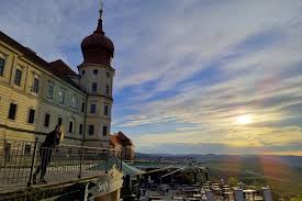 Am östlichen rand des berühmten donautales der wachau liegt das benediktinerstift. Stift Gottweig Das Barock Paradies Miriams Ausflugstipp