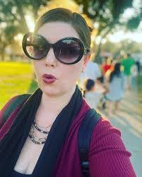 Roxanne Abell's Instagram, Twitter & Facebook