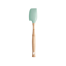 In a variety of shapes and sizes and a brilliant array of colors, they'll in every ingenious shape and size, le creuset spatulas and spoons make a world of difference. Le Creuset Revolution Silicone Medium Spatula