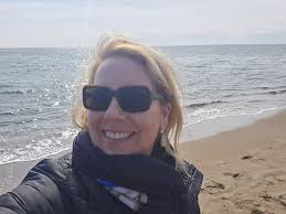 Hi, ich bin Barbara, 59, 1,66 m- aus Niederkassel bei Bonn. Bin eine  fröhliche, gemütlich-aktive curvy Frau und suche meinen zukünftigen  Lieblingsmenschen...möglichst in der Nähe wohnend, in ähnlichem Alter-und  möglichst auch Nichtraucher