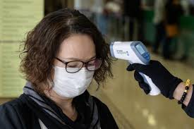 Oui j avais aussi entendu pas de bain avec la fievre mais ça vas etre dure de le faire dormir avec un drap parce qu il a froid depuis qu il a de la fievre cette nuit j enlever les drap et sa le reveiller il les remetter. Coronavirus L Employeur Peut Il Prendre La Temperature De Ses Salaries