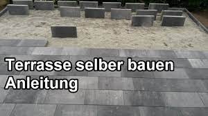 Holzterrasse bauen mit der anleitung von terrasse selber bauen teil 1 kantensteine setzen. Terrasse Bauen Schritt Fur Schritt Anleitung Steinterrasse Selber Machen Pflastern Verlegen Youtube