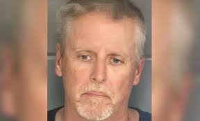 Arrestan al padre del menor de edad que realizó tiroteo en escuela de  Georgia