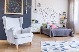 .sessel für schlafzimmer then you can utilize web services as well as you can enjoy numerous programs which are based upon sessel für schlafzimmer and without any cost you. Geraumiges Schlafzimmer Mit Bett Und Gemutlicher Sessel An Der Schwarzen Wand Hintergrund Lizenzfreie Fotos Bilder Und Stock Fotografie Image 67277787