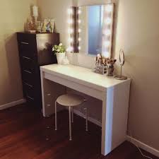 Schminktisch Mit Beleuchtung Ikea Eitelkeit Tabellen Sind Funktional Eingerichtet Die Ware Sicher Geeignet Ikea Vanity Table Bedroom Vanity Set Ikea Vanity