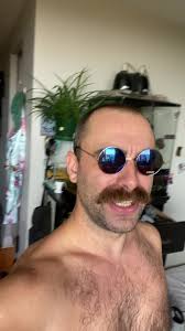 #sitting #sittingistheoppositeofstanding #smwypf #hoinoi #sorrymom  #fypシ゚viral #trendingsong #brianjordanalvarez @brianjordanalvarez