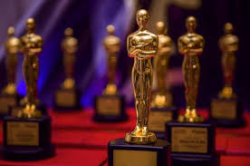 Premiile academiei europene de film (efa) au fost dominate de yorgos lanthimos, cineastul lipsind din sala, dar filmul sau adunand patru dintre cele au fost anuntate nominalizarile la premiile oscar 2019 (video). Cel Mai Bine Imbracate La Oscar Malagoli Blog