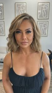 From roots to tips, got that color