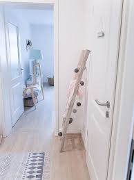 Living Warum Du Kleine Raume In Dunklen Farben Streichen Kannst In 2020 Kleiner Raum Raum Einrichten Und Wohnen